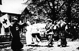 __hr_I LOVE A PARADE - LIV MNR.jpg